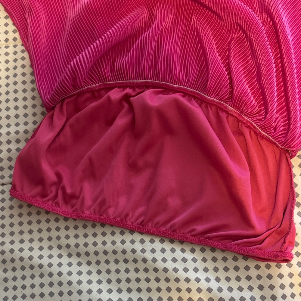Pink Pleated Set of Crop Top and Pants - Picture 2 of 9